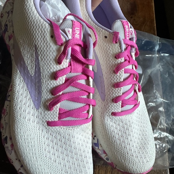 Brooks White and Pink Athletic Shoes with Speckled Midsole - Picture 2 of 10